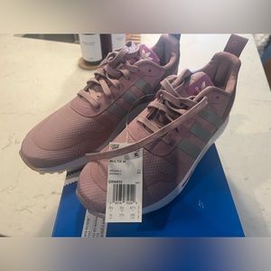 NWT! Adidas tennis shoes - Sold out online!